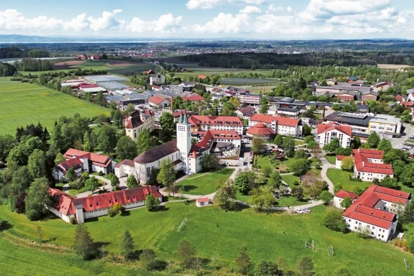 Das Bild zeigt eine Luftaufnahme der Stiftung Liebenau heute.