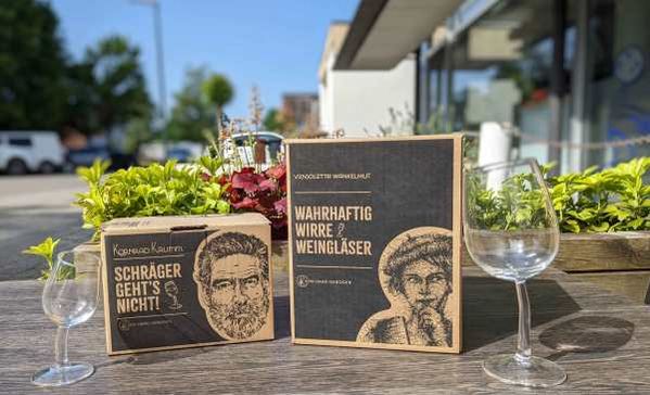 Krumme Geschäfte in Markdorf Das Bild zeigt Verpackung und Gläser: Kornrad Krumm und Vi(n)oletta Wankelmut.