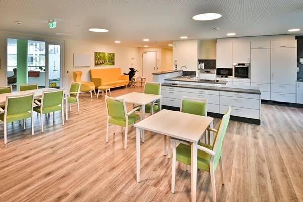 Franziskuszentrum Das Bild zeigt einen Aufenthaltsbereich im Franziskuszentrum