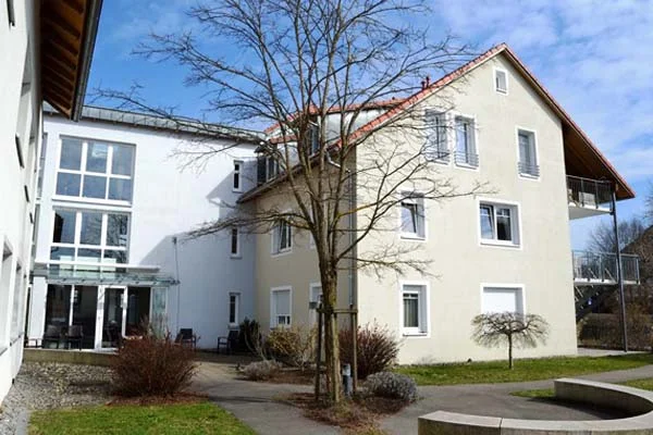 Ein Gebäude von außen.