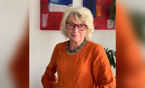 Portraitfoto Angelika Dietmann