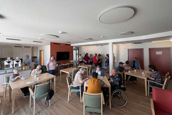 Tag der offenen Tür Das Foto zeigt Gäste im Haus der Pflege St. Sophia.