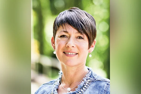 Ein Portraitfoto einer Frau.
