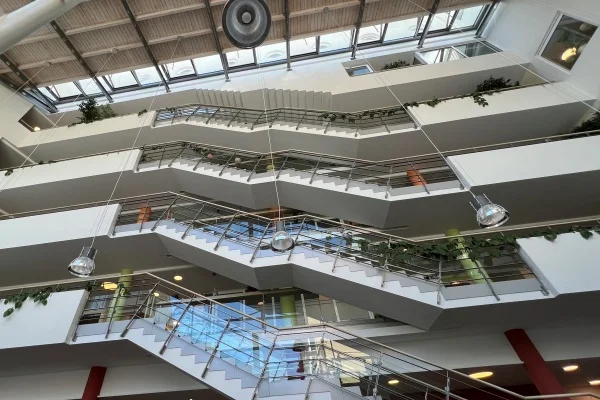 Franziskuszentrum Das Bild zeigt den Innenaufgang des Franzikuszentrums