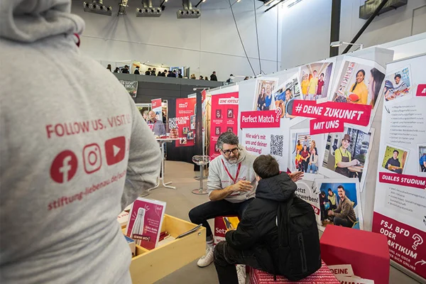 Das Foto zeigt den Messestand.