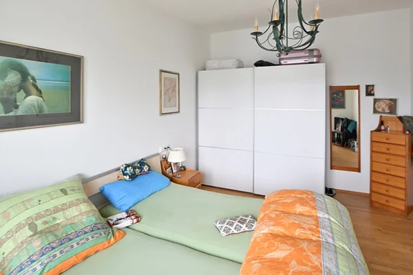 Das Bild zeigt eine Wohnungseinrichtung