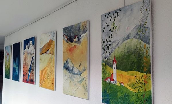 Eine Ausstellung mit Werken von Yvonne Riederer und Steffi Schmitt-Langer ist bis 31. Juli im Quartierstreff des Mehrgenerationenhauses Gänsbühl in Ravensburg zu sehen.