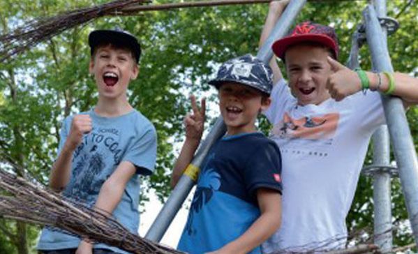 Ferienfreizeit Das Foto zeigt Kinder am Spielen.