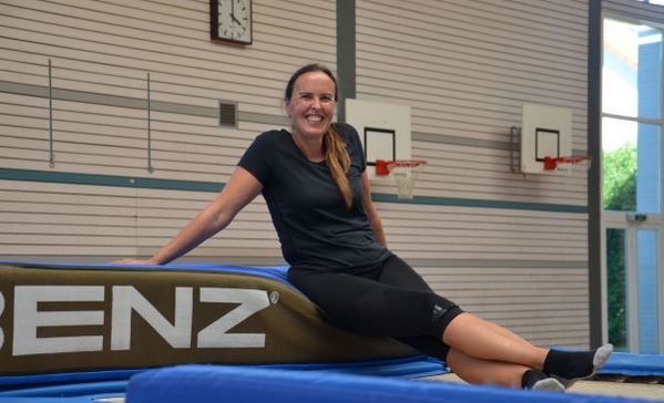 Das Bild zeigt Tanja Vidakovic auf dem Trampolin