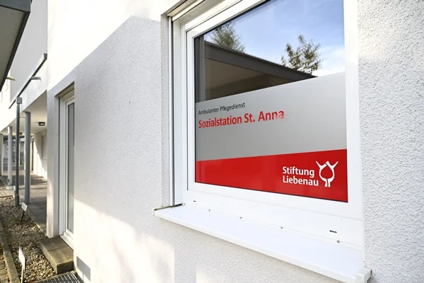 Das Bild zeigt den Eingang der Sozialstation St. Anna Meckenbeuren