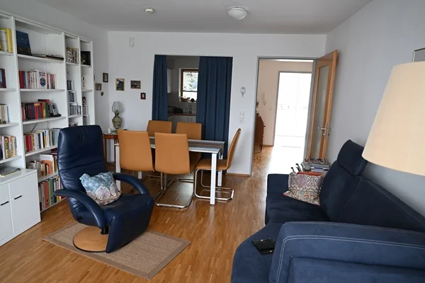 Wohnanlage Berg Das Bild zeigt ein möbliertes Zimmer