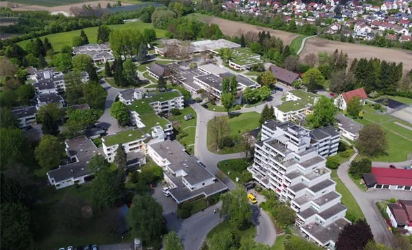 Eine Luftbildaufnahme mit vielen Gebäuden.