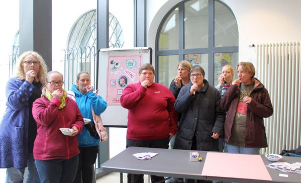 Das Foto zeigt  die Frauenbeauftragten bei der Aktion.