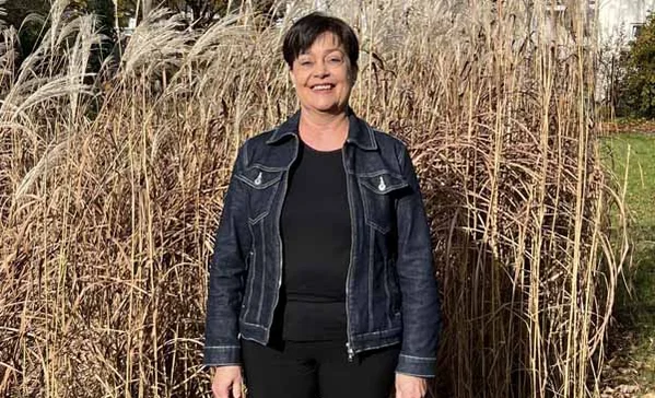 Portraitfoto von Beatrice Halder.