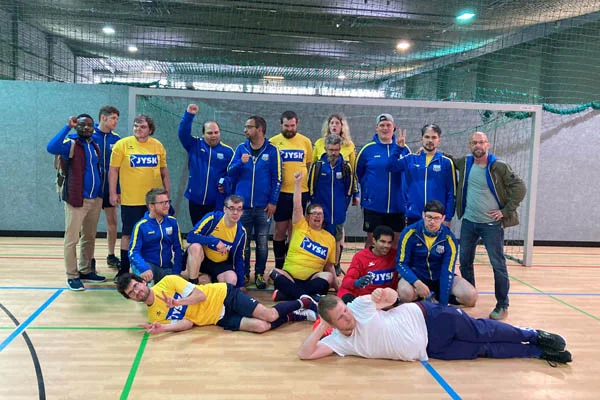 Das Foto zeigt die Fußballmannschaft FC Rosenharz II.