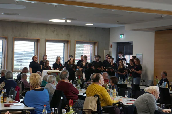 5-jähriges Jubiläum Das Foto zeigt den Triesdorfer Chor.