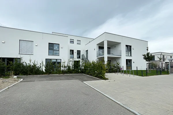 Gemeindeintegriertes Wohnen Trossingen Das Bild zeigt die Außenaufnahme eines Wohngebäudes