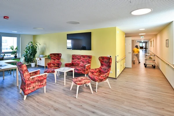 Franziskuszentrum Das Bild zeigt einen Aufenthaltsbereich im Franziskuszentrum
