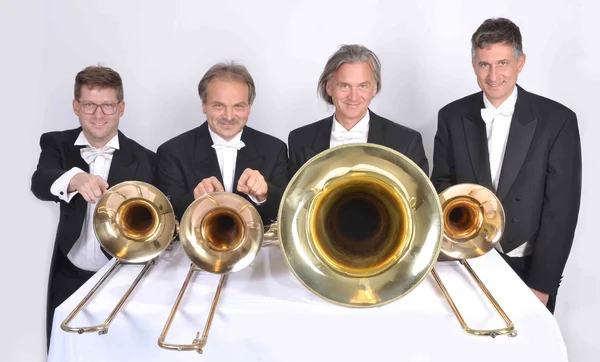 Das Foto zeigt 4 Musikanten.
