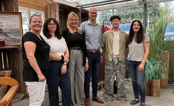 Gruppenfoto mit Jugendsprecher und Jugendsprecherinnen Gruppenfoto Jugendsprecher und Jugendsprecherinnen mit den Verantwortlichen