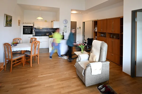 Das Bild zeigt eine Wohnungseinrichtung