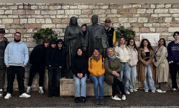 Gartenarbeit und Gemeinschaft bei Franz von Assisi Das Foto zeigt die Gruppe aus dem BBW.