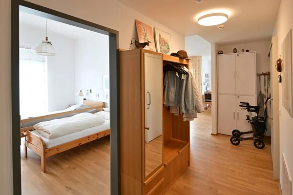 Das Bild zeigt eine Wohnungseinrichtung