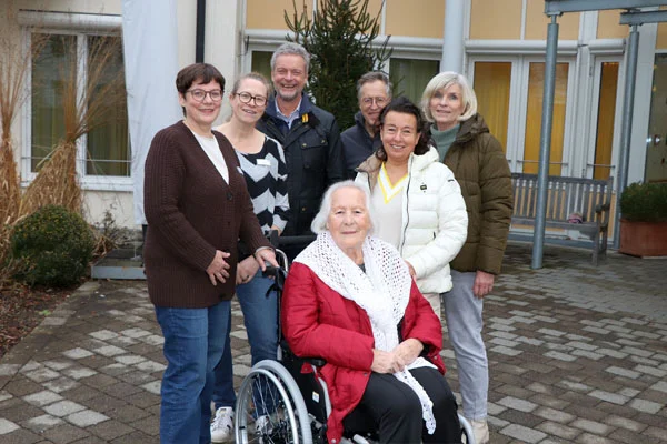 DAs Foto zeigt Verantwortliche der Stiftung Liebenau und des Fördervereins.