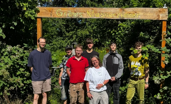 Gruppenbild im Wald.