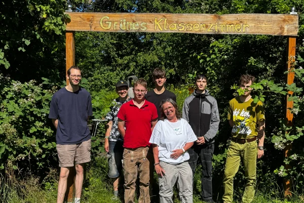 Gruppenbild im Wald.