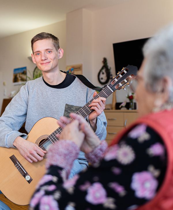 Das Bild verlinkt zum Themendossier Ehrenamt