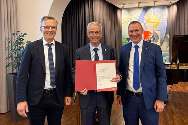 Gruppenfoto mit Thomas Häseli und den Vorständen der Stiftung Liebenau