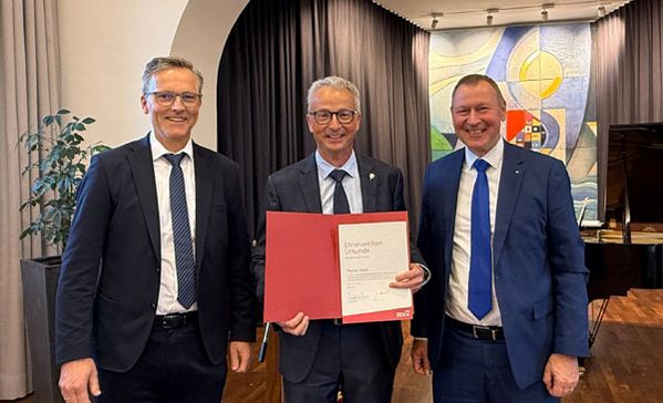 Gruppenfoto mit Thomas Häseli und den Vorständen der Stiftung Liebenau