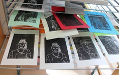 Unter dem Motto „Kunst für uns“ haben Schülerinnen und Schüler der Don-Bosco-Schule auf die vergangenen drei Jahre zurückgeblickt und sich individuell künstlerisch damit auseinandergesetzt. Unter dem Motto „Kunst für uns“ haben Schülerinnen und Schüler der Don-Bosco-Schule auf die vergangenen drei Jahre zurückgeblickt und sich individuell künstlerisch damit auseinandergesetzt.