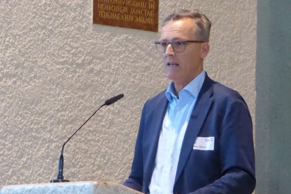 Rosenharzer Sommerfest 2025 Dr. Markus Nachbaur hält eine Rede.