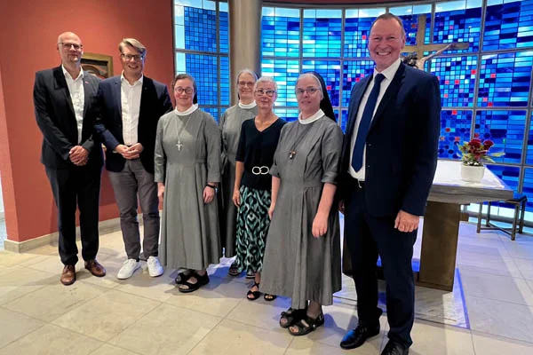Eröffnungsfeier Ein Gruppenbild mit den Schwestern vom Kloster Sießen.