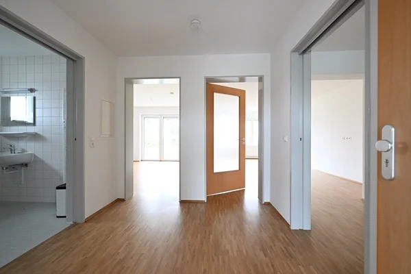 Wohnanlage Berg Das Bild zeigt eine leere Wohnung