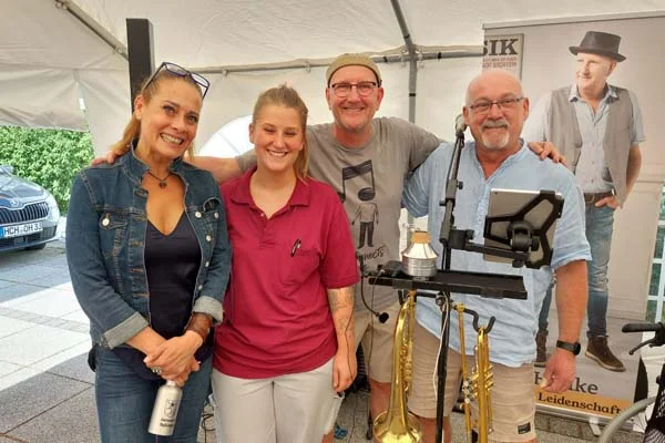 Sommerfest Gruppenfoto beim Sommerfest