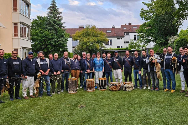 das bild zeigt die dudelsackgruppe mehlsäcke