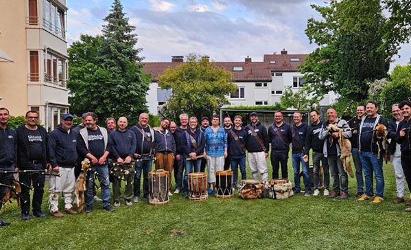 das bild zeigt die dudelsackgruppe mehlsäcke