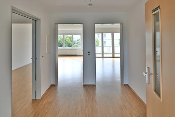 Wohnanlage Berg Das Bild zeigt eine leere Wohnung