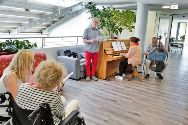 Musiker und Musikerinnen im Franziskuszentrum