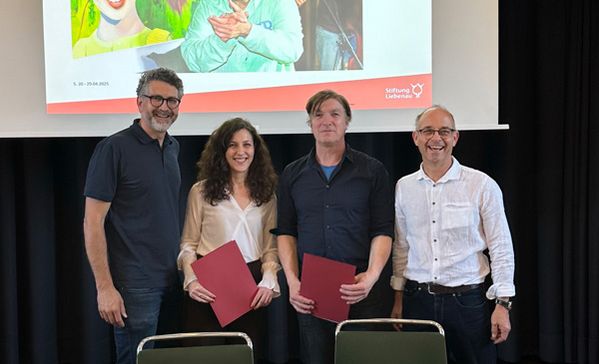 Bildungspartnerschaft Das Foto zeigt Nils Pasternak und Isabel Locher, sowie Norbert Müller und Klaus Spatzier