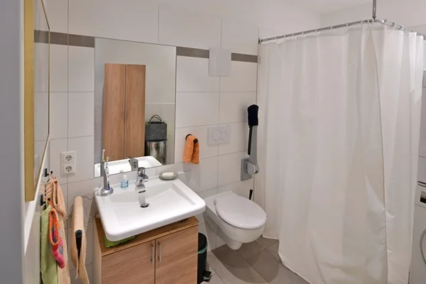 Das Bild zeigt ein Badezimmer