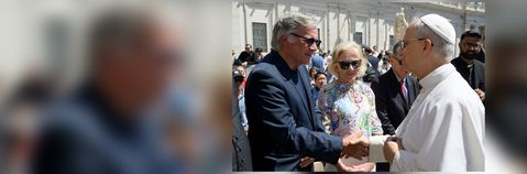 Das Foto zeigt den Papst und den Vorsitzenden des Aufsichtsrats der Stiftung Liebenau, Dr. Joachim Senn, sowie seine Ehefrau