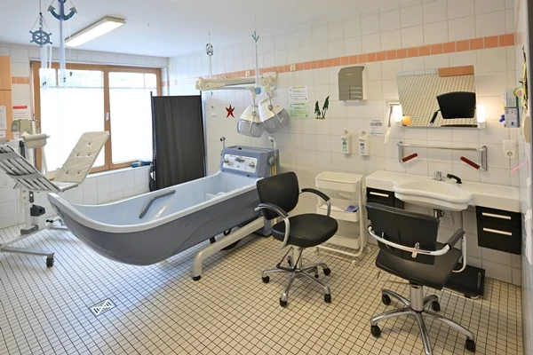 Das Bild zeigt ein barrierefreies Bad