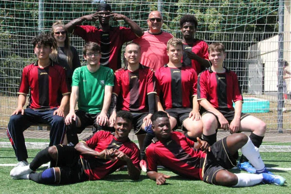 Gruppenbild von der Fußballmannschaft