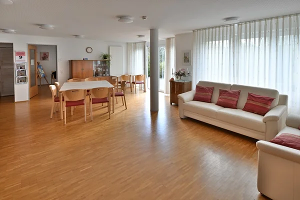 Wohnanlage Berg Das Bild zeigt einen Küche-/Essbereich