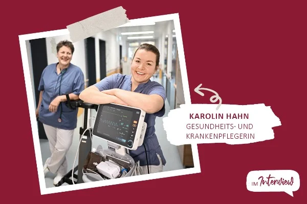 Auf dem Bild sieht man eine Frau die sich an ein medizinisches gerät lehnt und in die Kamera lächelt.