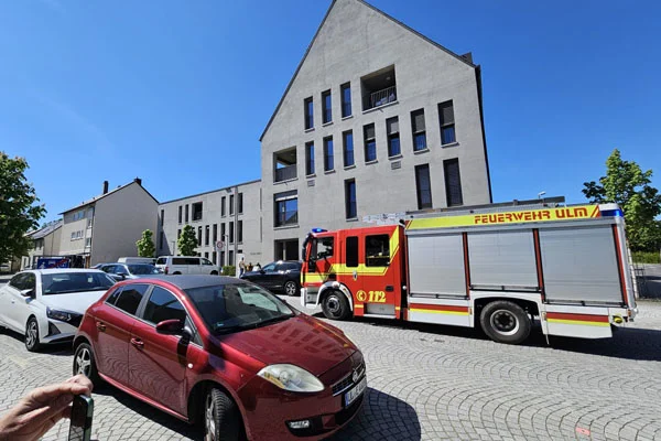 Übung der Feuerwehr Haus der Pflege und Feuerwehrauto